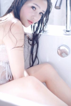 天降女子从2楼掉下了第二季_超清免费观看