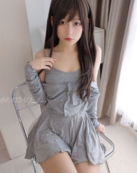 饭桌上故意张开腿让公在线看_4K全集在线观看
